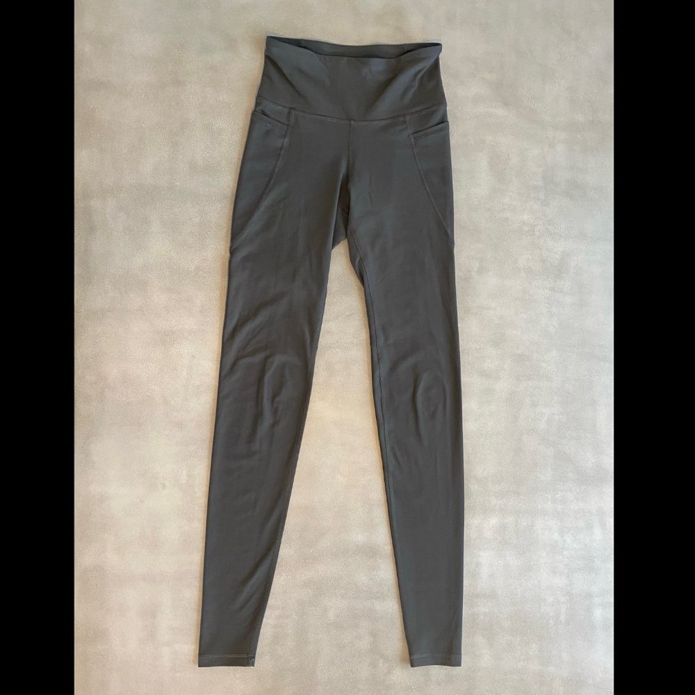 Old Navy High-Waisted Go-Dry Elevate Legging in Dark Gray Size Small TALL